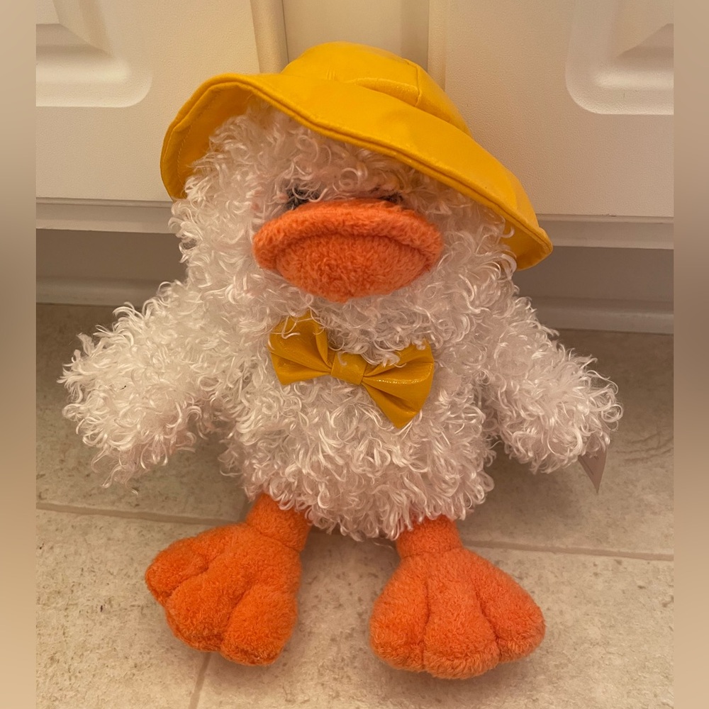 NWT AnimalAdventure Goose Plush Duck 2008 Yellow Rain Hat Shaggy 10” Stuffed Toy